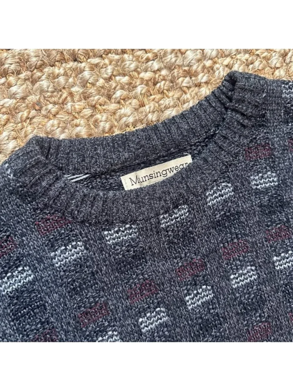 Vintage Munsingwear Men's Crewneck Knit Sweater Patterned Charcoal Grey 2XL